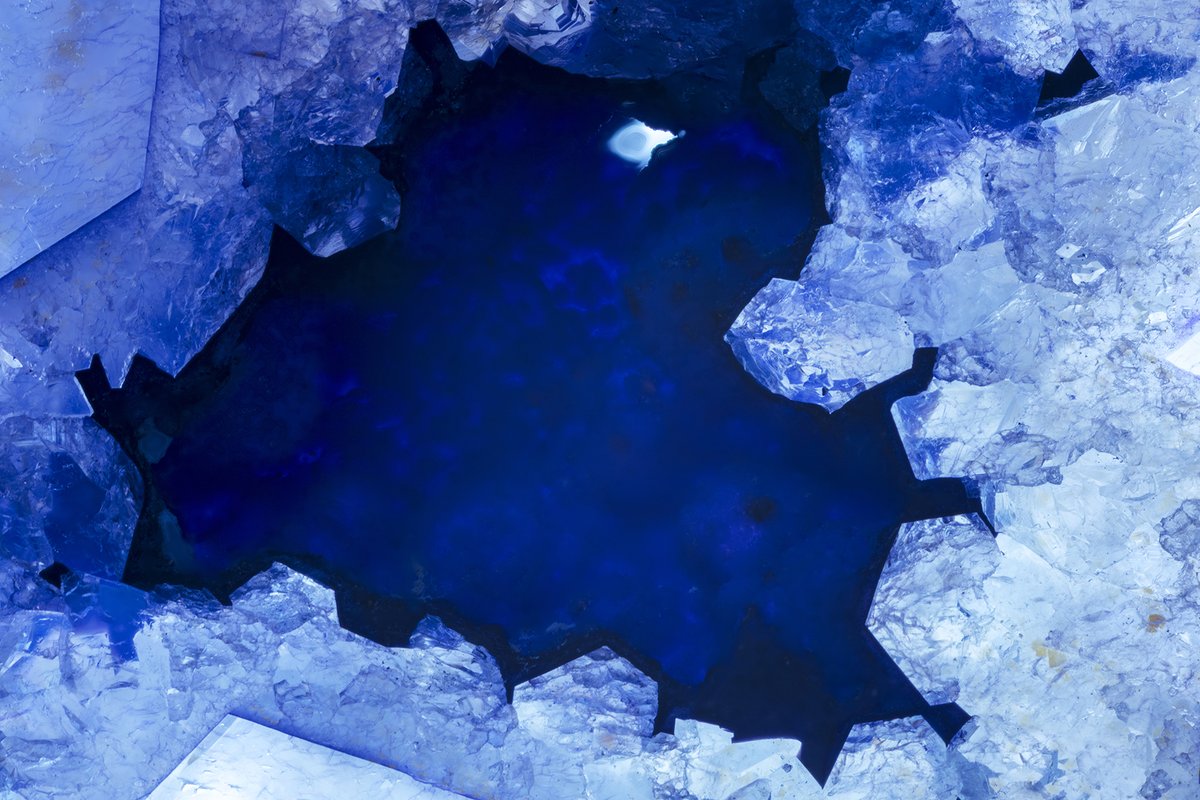 FlinnGallery's tweet photo. ARTIST TALK Saturday April 2 at 2pm! Come meet photographer Eric Seplowitz, and let him open your eyes to the magical qualities of rocks and minerals. #photography #artgallerygreenwich #gwlibrary #abstractphotography #greenwichgallery #naturephotography https://t.co/OVfIkTdPFe