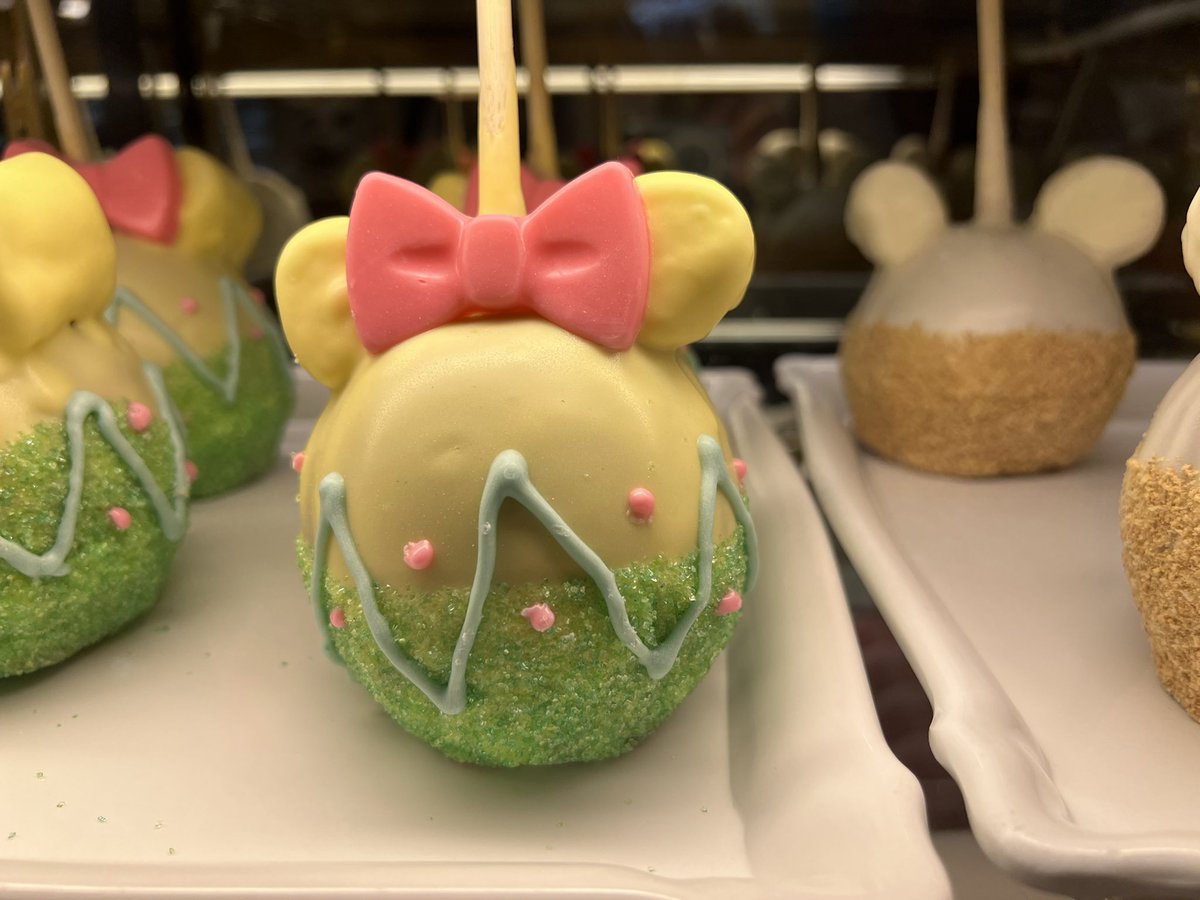 TheUGseries's tweet photo. Time for a treat. #sugarboost #MagicKingdom #WaltDisneyWorld ^@lilianeopsomer https://t.co/rzALG59sLq