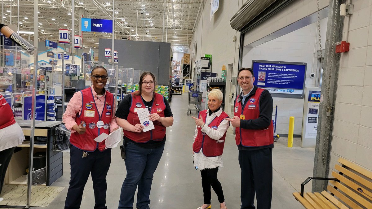 GunterFatemia's tweet photo. I had a great visit with my RVP Ben and DM Kelly today! Congratulations to Melissa-Pro Sales Specialist and Mary-FE cashier for earning another service star! Thank you for providing outstanding service to our customers @lowes2572 @D899_RVA  @BlueBoxR1 @BenitoKomadina @KMulherin https://t.co/zjsX0NlJPc