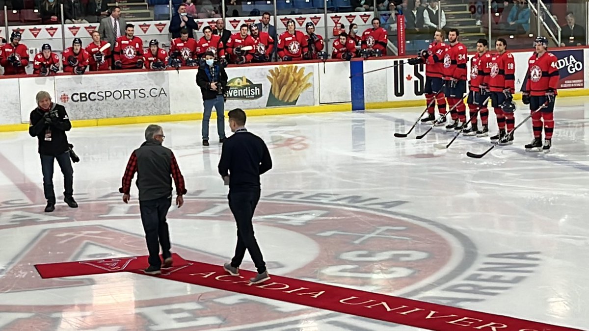 BenSteiner00's tweet photo. A massive cheer here for Acadia’s former AD, Kevin Dickie.

He brought the U CUP to Acadia in 2020, and was the one that had to pull the plug.

Now retired, Acadia is hosting the U CUP right on campus in front of a packed crowd.

Great moment. https://t.co/Yixysh9586