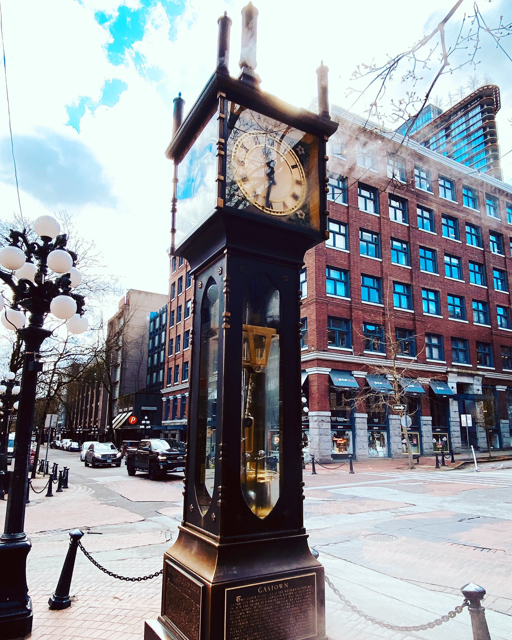 佐藤広樹 Npo法人 東京のco2削減で都内観光を推進する会 今日は快晴です 沢山の人が名所の蒸気時計をバックに記念撮影をしています バンクーバーはコロナも落ち着いて観光客も戻って来ました T Co 7eivtp29ce Twitter