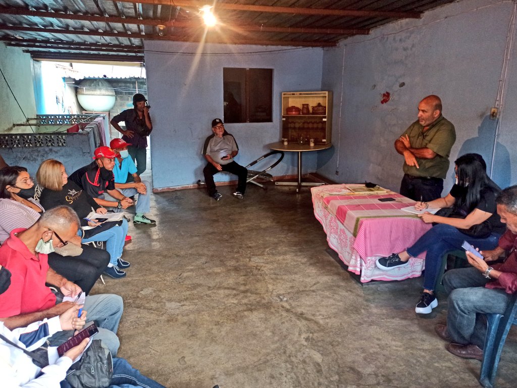 JulioReyesCcs's tweet photo. #Jueves | Reunión con parte del equipo directivo del lápiz ✏️ de la Parroquia Sucre de Catia. 

#ElLápizDesplegadoPorCcs https://t.co/Fs636xPlK2