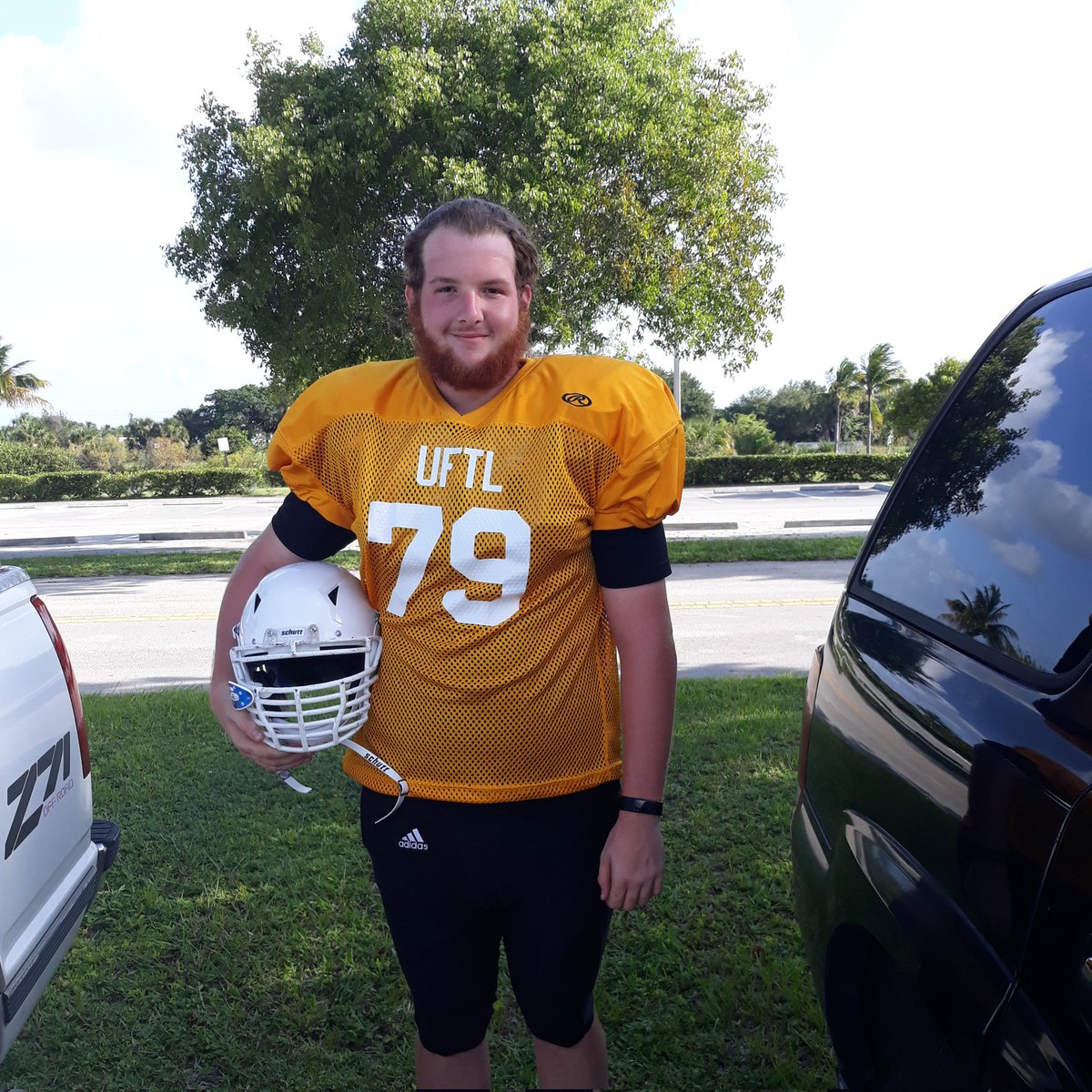 SeanRubin6's tweet photo. Back at it training with @craftinglinemen need to get in condition got a chance to showcase my skills this June! #UFTLFOOTBALL #roadgrader #lefttackle @SeanRubin6 https://t.co/XPj7mNE3S0