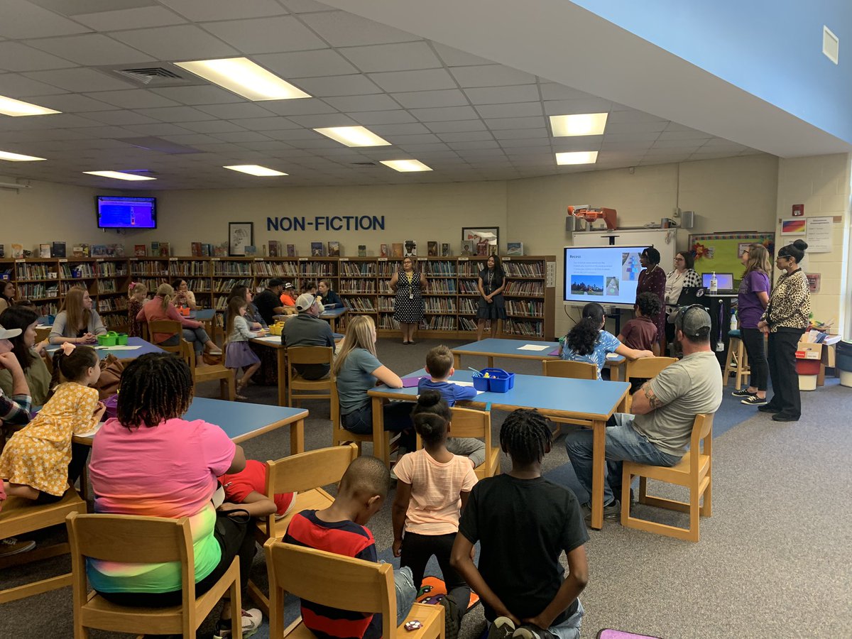 It’s a full house at our <a href="/PorterRidgeESNC/">Porter Ridge ES</a> Kindergarten Open House! <a href="/AGHoulihan/">Andrew G. Houlihan</a> @jttopp