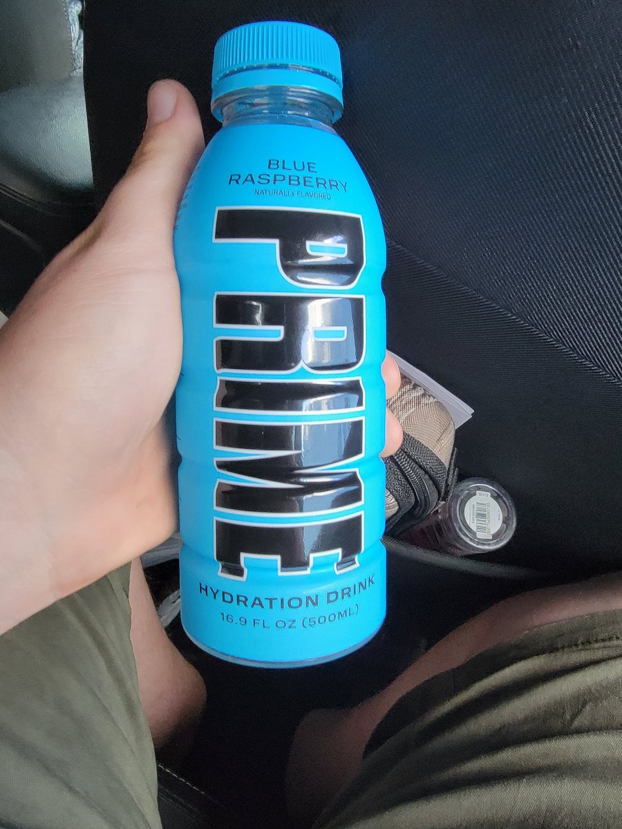 edgyelmo's tweet photo. Yo @PrimeHydrate @KSI @LoganPaul..
This is genuinely the best tasting sports drink i have ever tried! Cant wait to try the other flavors! #drinkprime #hydration https://t.co/tBfHCKvwcX