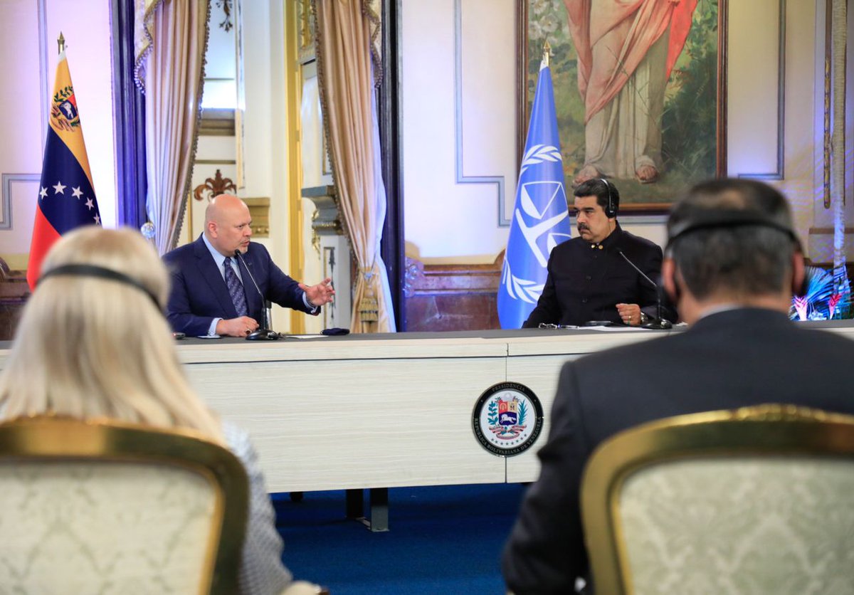 NicolasMaduro's tweet photo. Agradezco la visita del honorable Sr. Fiscal de la Corte Penal Internacional (CPI), Karim A.A. Khan QC, con quien tuvimos 3 días de trabajo para dar cumplimiento al Memorándum de Entendimiento e iniciar la complementariedad de los procesos de Diálogo y acuerdos en nuestro país. https://t.co/Q1I3oS07FM