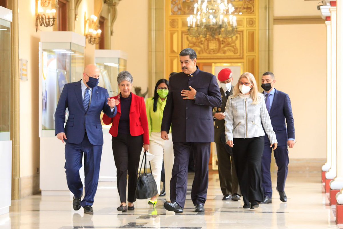 Agradezco la visita del honorable Sr. Fiscal de la Corte Penal Internacional (CPI), Karim A.A. Khan QC, con quien tuvimos 3 días de trabajo para dar cumplimiento al Memorándum de Entendimiento e iniciar la complementariedad de los procesos de Diálogo y acuerdos en nuestro país.