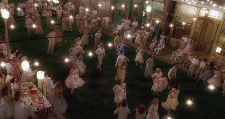 TheCinesthetic's tweet photo. Big Fish (2003), dir. Tim Burton
https://t.co/E158MrofOL