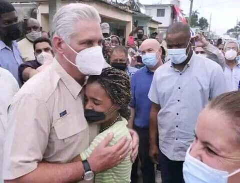 cramoncita97's tweet photo. El presi @DiazCanelB ❤🇨🇺💪
@Ana_Hurtado86 este es el tipo de foto por la cual #lagusanerallora y #MiamiInfarta 😎🔥🔥🔥 

#VamosConTodo 
Pssssss: ¡#CubaVive!

@lamaniguacuba @ZAxTi @TuiterosCubanos https://t.co/w3xUWfzwOb