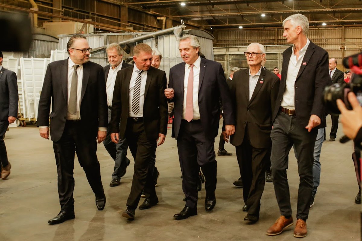 munilasparejas's tweet photo. ¡Excelente jornada en el lanzamiento de programas de Desarrollo de Proveedores y de Parques Industriales! Agradecemos al Presidente @alferdez por haber elegido a #LasParejas como sede.

¡Sigamos potenciando la industria! https://t.co/haFCGER7MP