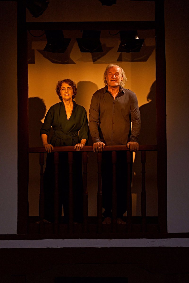 autenticoteatro's tweet photo. .@TEATROCLASICO Tarde de viernes teatral con #Almaypalabra #JoséCarlosPlaza #LluisHomar #AdrianaOzores #EmiliBrugalla @ModestDissonant #VicenteFuentes #JoséHelguera #DaniCheca #GabrielaSalaverri #SergioParra https://t.co/RIxV9ZaSV3