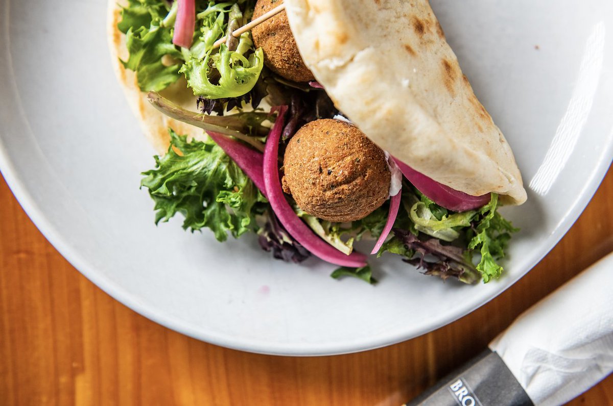 Start the weekend on a 🌱 healthy 🌱 note with a flatbread wrap! Fluffy, Greek-style pita with lettuce, tomatoes, cucumber, pickled red onions, and tzatziki. Choose your protein: Falafel, Chicken, or Mahi Mahi.