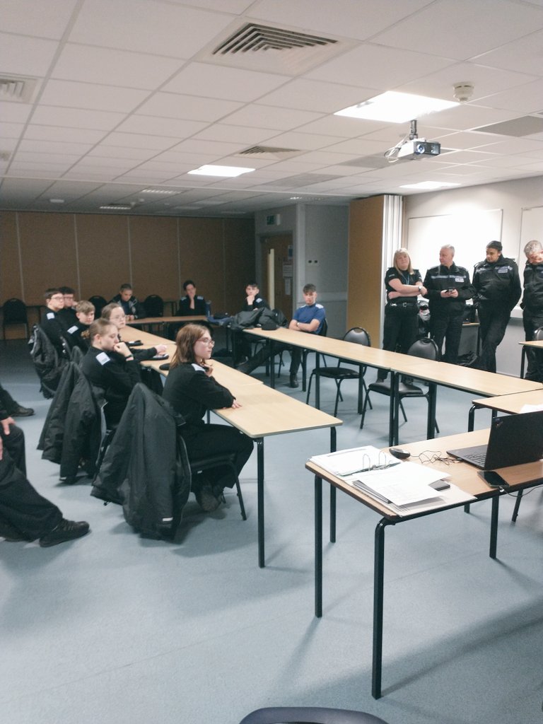 DerbysCadets's tweet photo. Tonight's @chesterfield Cadets session we joined @Derby Cadets over a  teams meeting for a 'careers evening' with input from @MMarkflint from @DerbyUni also input from various people from @DerbysPolice @DerbysSpecials and @DerbyshireFRS Thank you all 👏 vP #policecadets #Careers https://t.co/MI2JFd4uFU