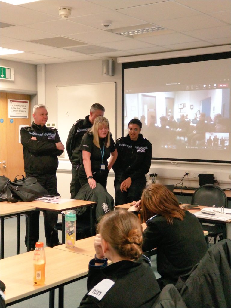 DerbysCadets's tweet photo. Tonight's @chesterfield Cadets session we joined @Derby Cadets over a  teams meeting for a 'careers evening' with input from @MMarkflint from @DerbyUni also input from various people from @DerbysPolice @DerbysSpecials and @DerbyshireFRS Thank you all 👏 vP #policecadets #Careers https://t.co/MI2JFd4uFU