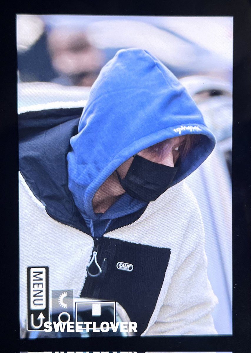 SweetLover_1025's tweet photo. 220401 출근

#Straykids #스트레이키즈  
#Leeknow #리노 https://t.co/pwqgjSeWAl