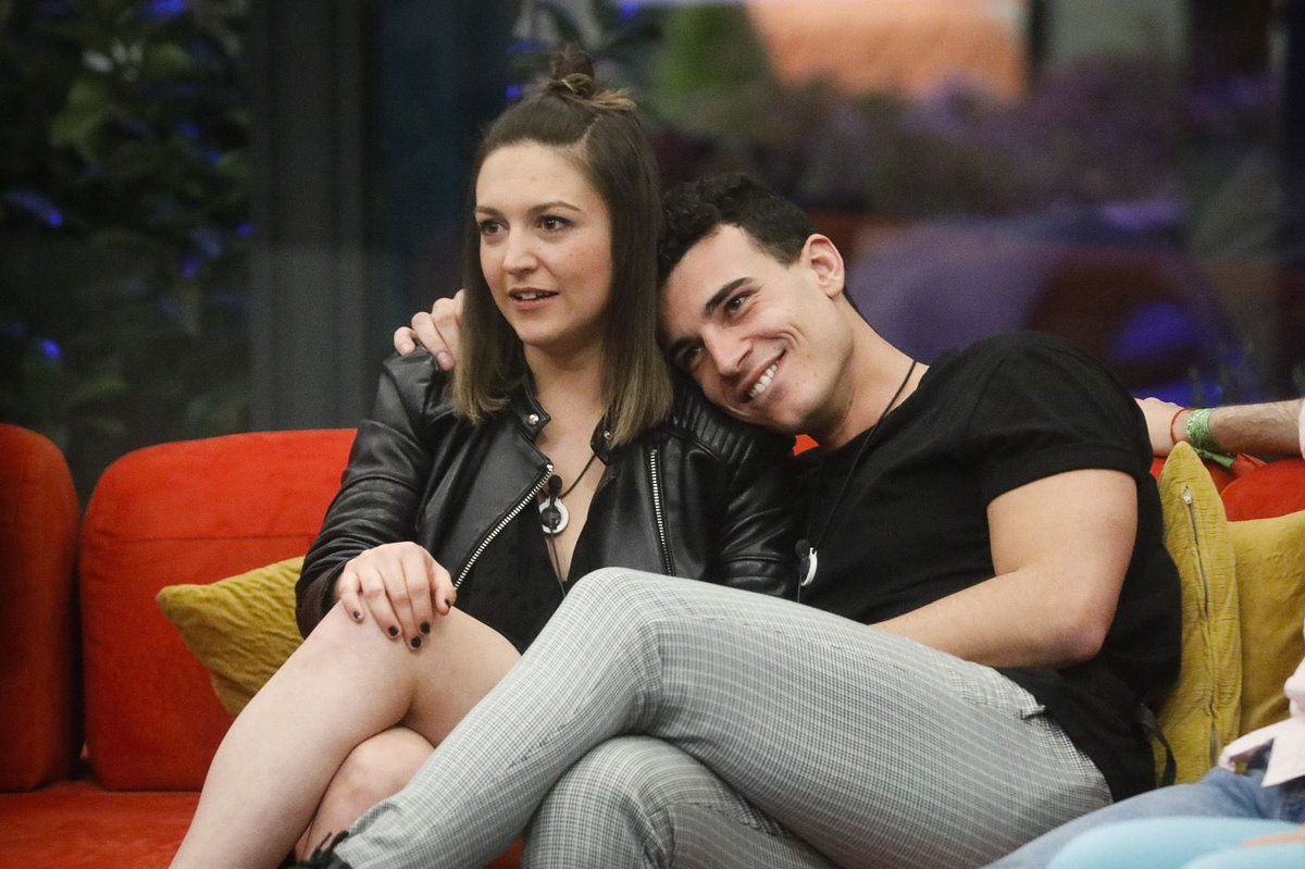 votando_tv's tweet photo. ¿Con quién vais? 
#secret #SecretSemiFinal #secret1A #Rafa1A #Ramen1A 

🔁Carmen y Rafa
❤Adrián y Marta https://t.co/fVtIYd6SGl