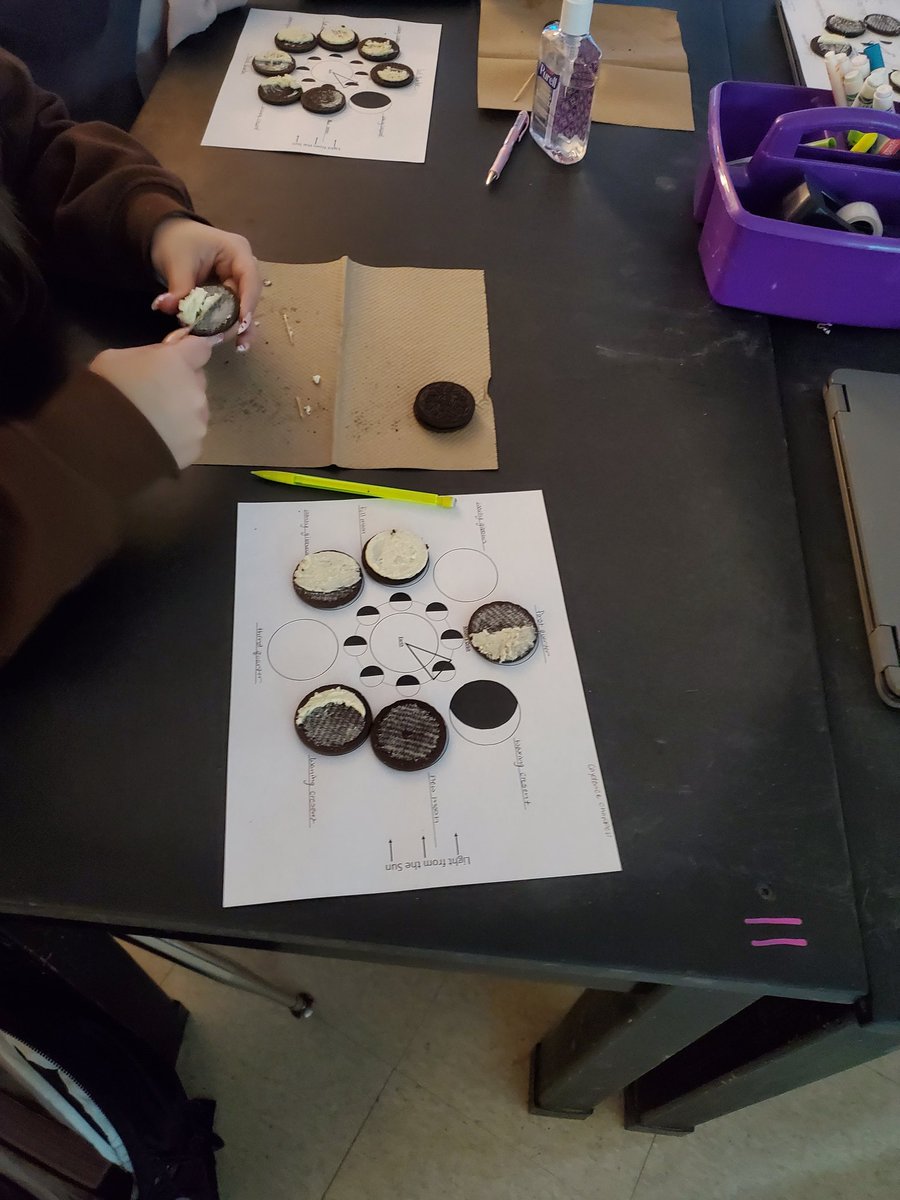 MrsRieflerSJMS's tweet photo. I love oreo moon phase day! The kiddos did awesome! #sjmssharpsharks #thestjamesway https://t.co/KQLSRsLUfw