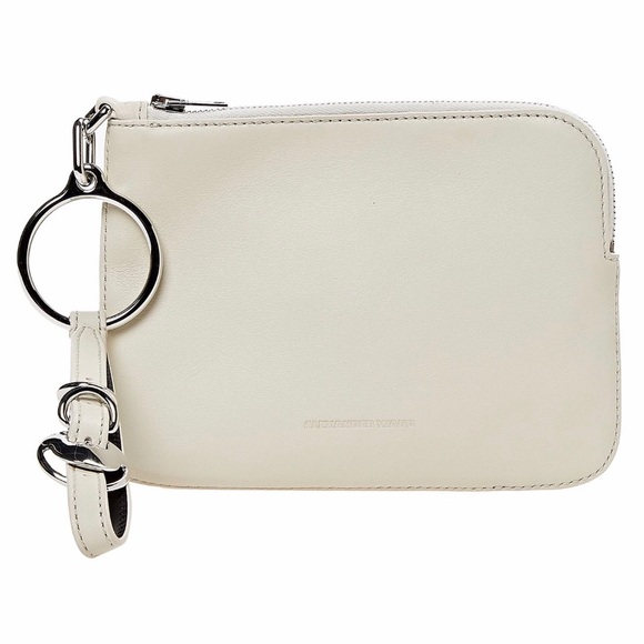 dnoern's tweet image. So good I had to share! Check out all the items I'm loving on @Poshmarkapp #poshmark #fashion #style #shopmycloset #rown #colehaan #alexanderwang: posh.mk/duk29cL9Qob