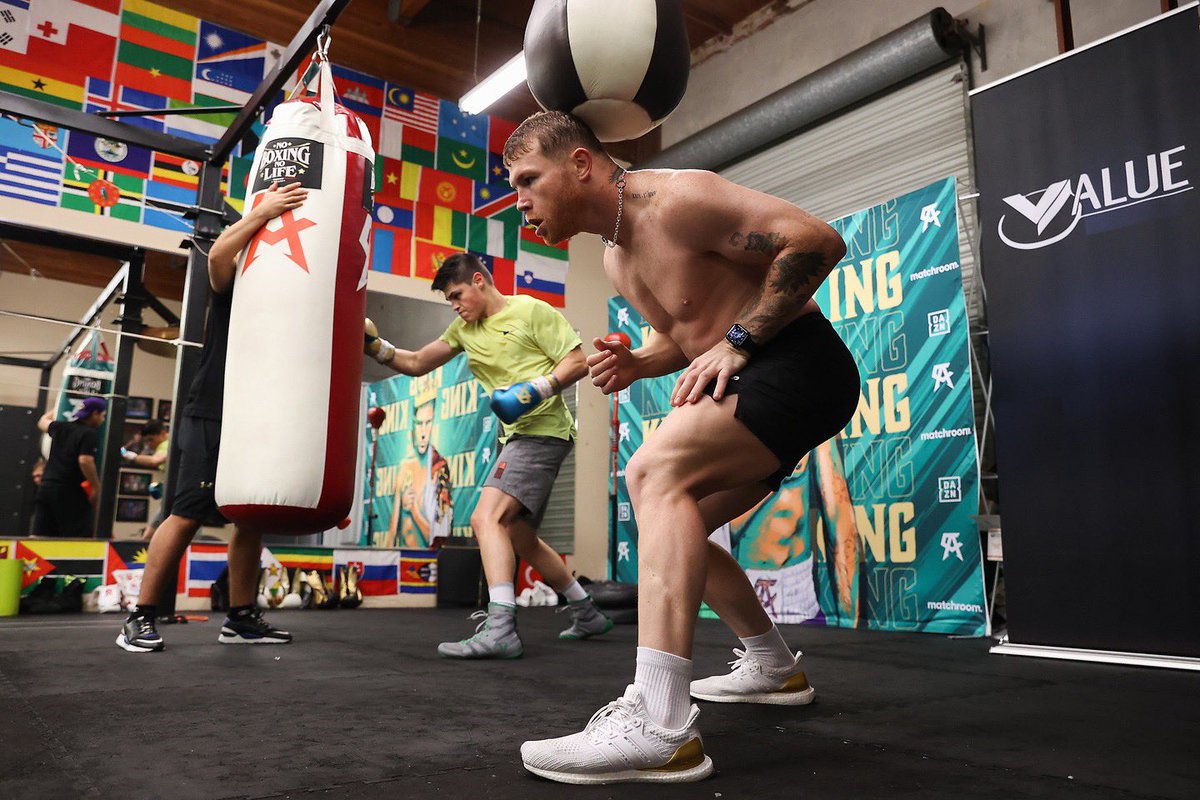 ＫＩＮＧ 👑 <a href="/Canelo/">Canelo Alvarez</a> 

#CaneloBivol