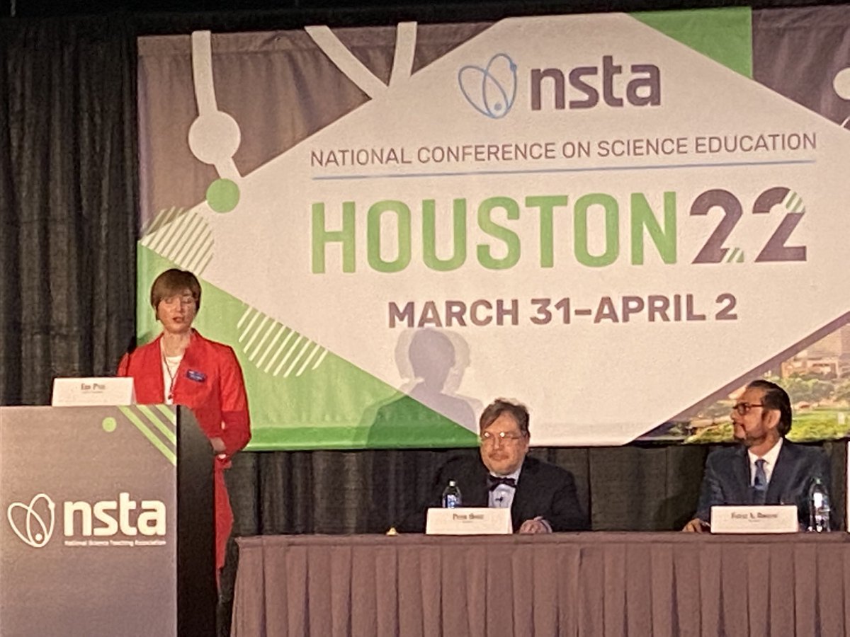 ⁦@ErikaShugart⁩ -#NSTA Exec Director officially welcomes conference attendees at the keynote! ⁦@Shell⁩