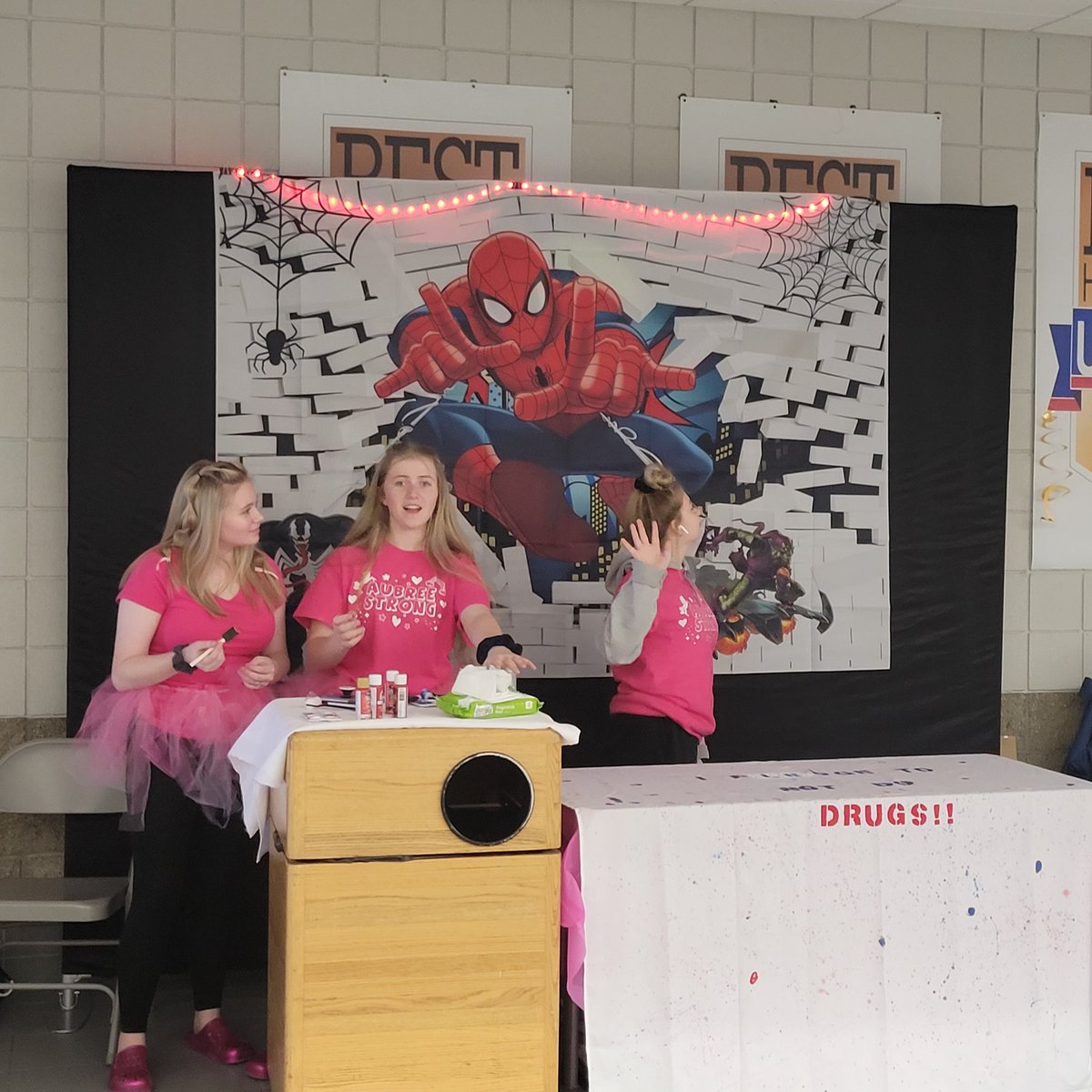 HespPrincipal's tweet photo. Pretty cool way to stomp out tobacco by our AUP group. Instead of signing their name, staff and students used their painted thumbprint to "sign" the mural and agreement. AUP group is being proactive again! Nice work AUP group, Mr. Balkema and Headway advisor Kelly Wawsczyk! https://t.co/5putM8hyi6