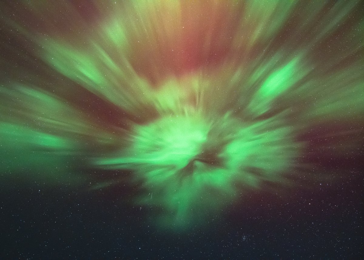 herry_with_an_e's tweet photo. Last night's G1 event brought some of the most incredible reds to the night skies. 🩸✨ #AuroraBorealis #NorthernLights https://t.co/ZfLGuZIZoJ
