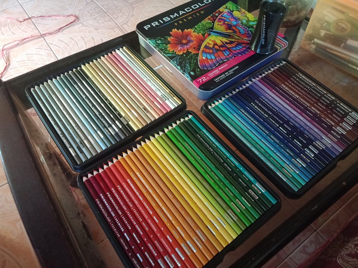 rcmkan's tweet photo. Buat yg nanya media, untuk gambar still life nya, aku pake 
 winsor n newton (cat air)untuk dasaran nya,lalu di pertegas dengan prismacolor, emng mahal si cmn worth it kok https://t.co/HpyM4cUxmq