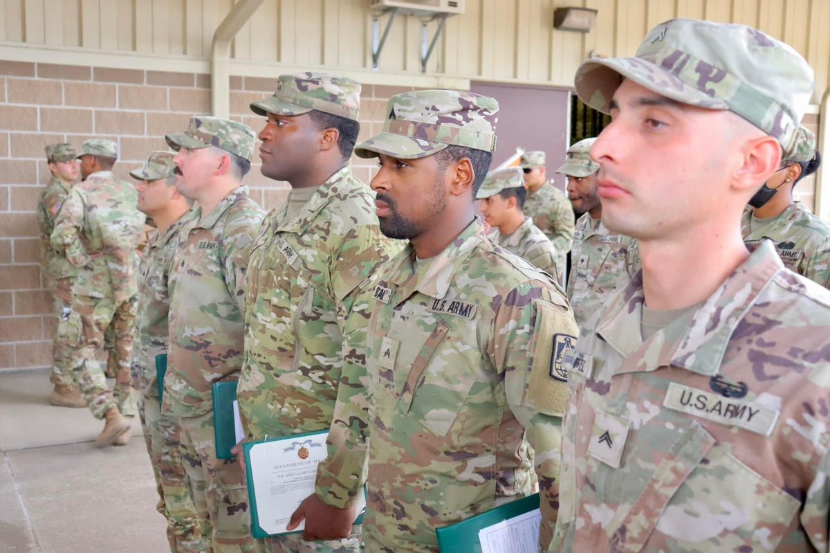 11thCSB's tweet photo. RECOGNIZING MISSION SUCCESS 🎉 

As Soldiers from the recent Army North Alaska command exercise return, over 50+ B Co @62dSignal were awarded with Army Achievement Medals to recognize their outstanding achievements while supporting the mission.

#Readiness | #AlwaysReady https://t.co/Hq1QxiyvmA