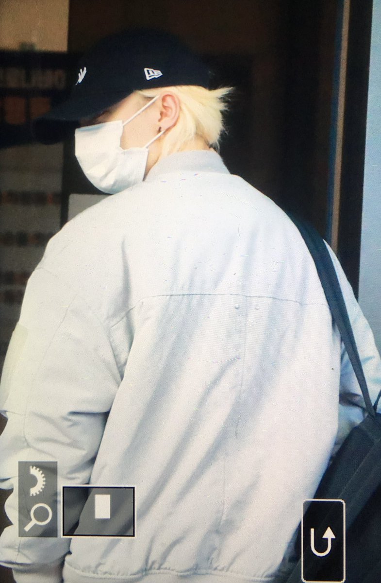 HyunjinIsArt320's tweet photo. 220401 뮤뱅출근 

#StrayKids  #스트레이키즈 
#현진 #Hyunjin
#ODDINARY  #ODDINARY_DDAY #MANIAC  #StrayKids  @Stray_Kids https://t.co/CadEaghUZi