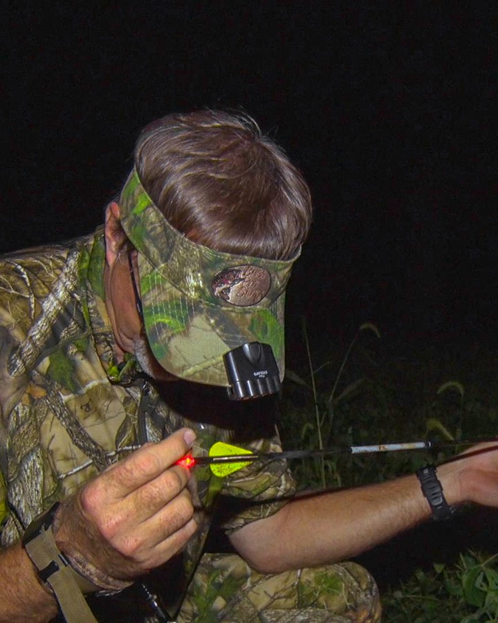 DeerGearTV's tweet photo. What would your game plan be if you found just a few streaks of blood and fur on your arrow?

#teamoutdoors #bassproshops #cabelas
#truetimbercamo #cyclopslights #bowhunting
#deerhunting #hunting #whitetail https://t.co/QeRbrEgqeR
