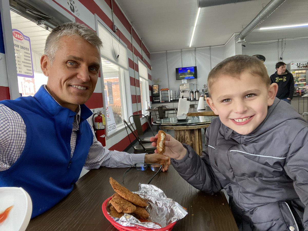 GregHoman's tweet photo. Visit to Mendon this afternoon and dinner at P&amp;G for the win. Lincoln approves of their chicken strips. https://t.co/xhhLmzuwaf