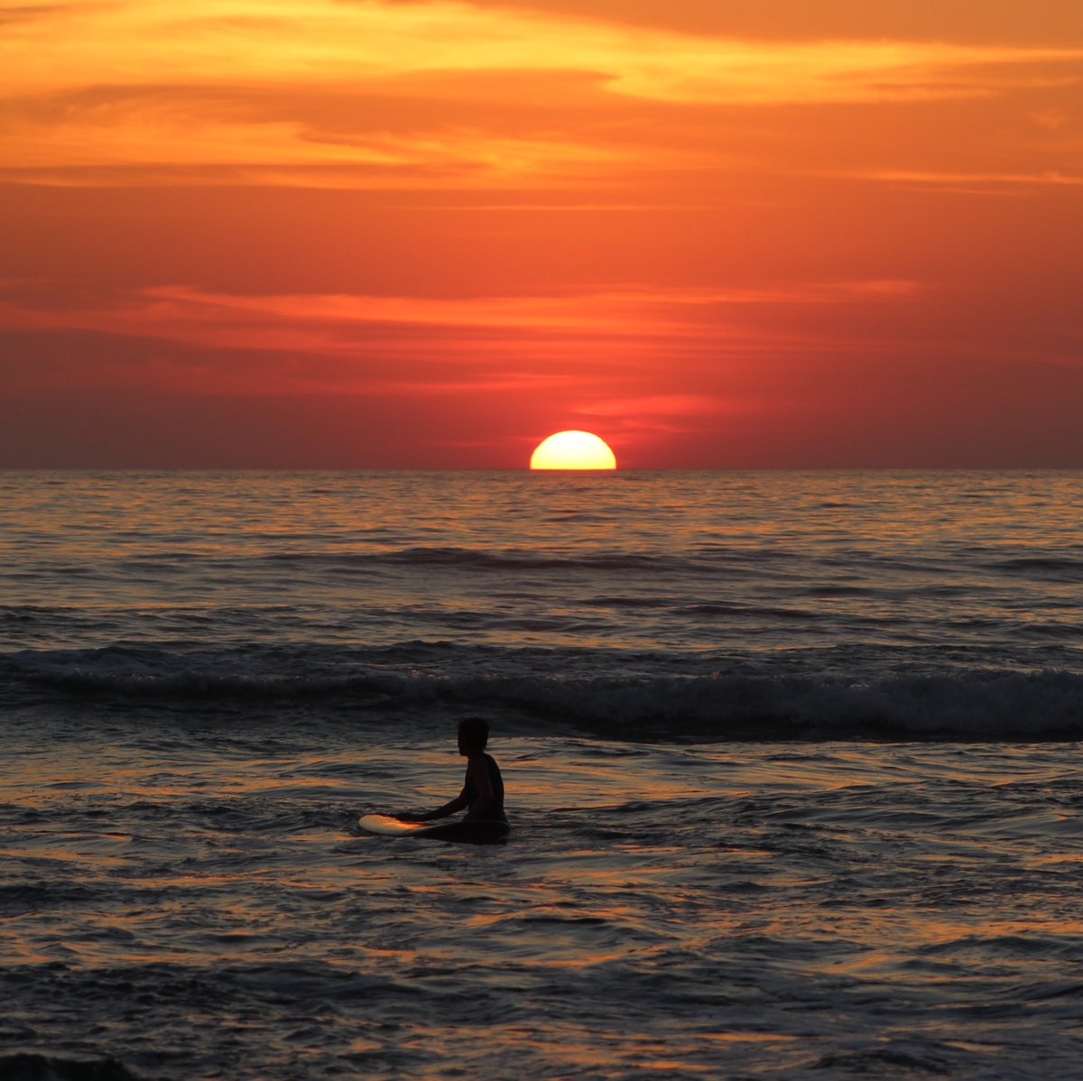 FreeSUPUSA's tweet photo. April is here and we're ready to get out to the water more 🌊 It's the perfect day to relax and watch the sunset☀️🧘🏻‍♀️

https://t.co/DcgOfHednG 

#freeSUP #sup #standuppaddle #sup #sunset #happymonday #mondaymood #selfcare https://t.co/4HTFJrFwZG