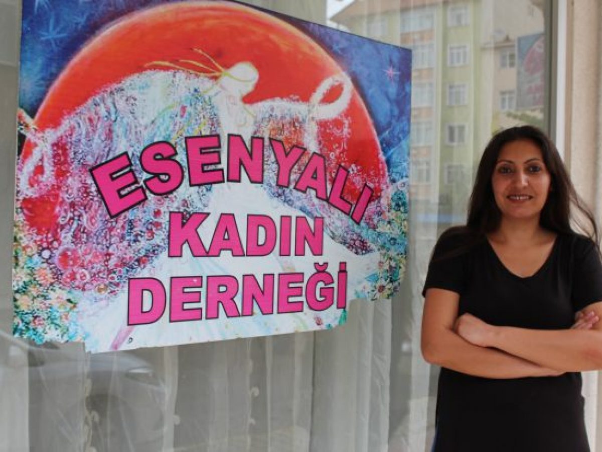 esik_platform's tweet photo. #EnternasyonalŞalala/ Express 'in bahar sayısı haftasonu kitabevlerinde! via @birartibirorg #Express179
Bahar sayısında @esenyalikdd Esenyalı Kadın Dayanışma Derneği Başkanı @AdileDogaan ile yapılan bir söyleşiyi de bulabilirsiniz. #YaşasınKadınMücadelesi https://t.co/ixFHMbdkWc