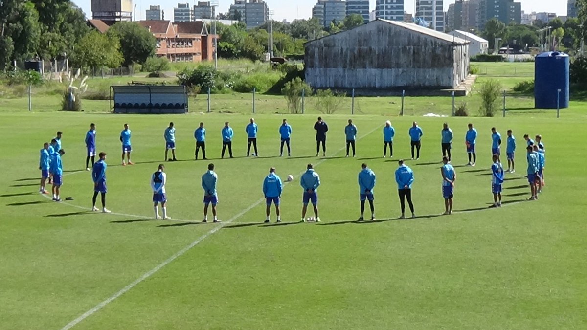 chichearano's tweet photo. QEPD Chango querido. Pequeño homenaje en el #prediotita . Gracias toda la vida campeón. #racing #reserva https://t.co/b7RazNxB0t