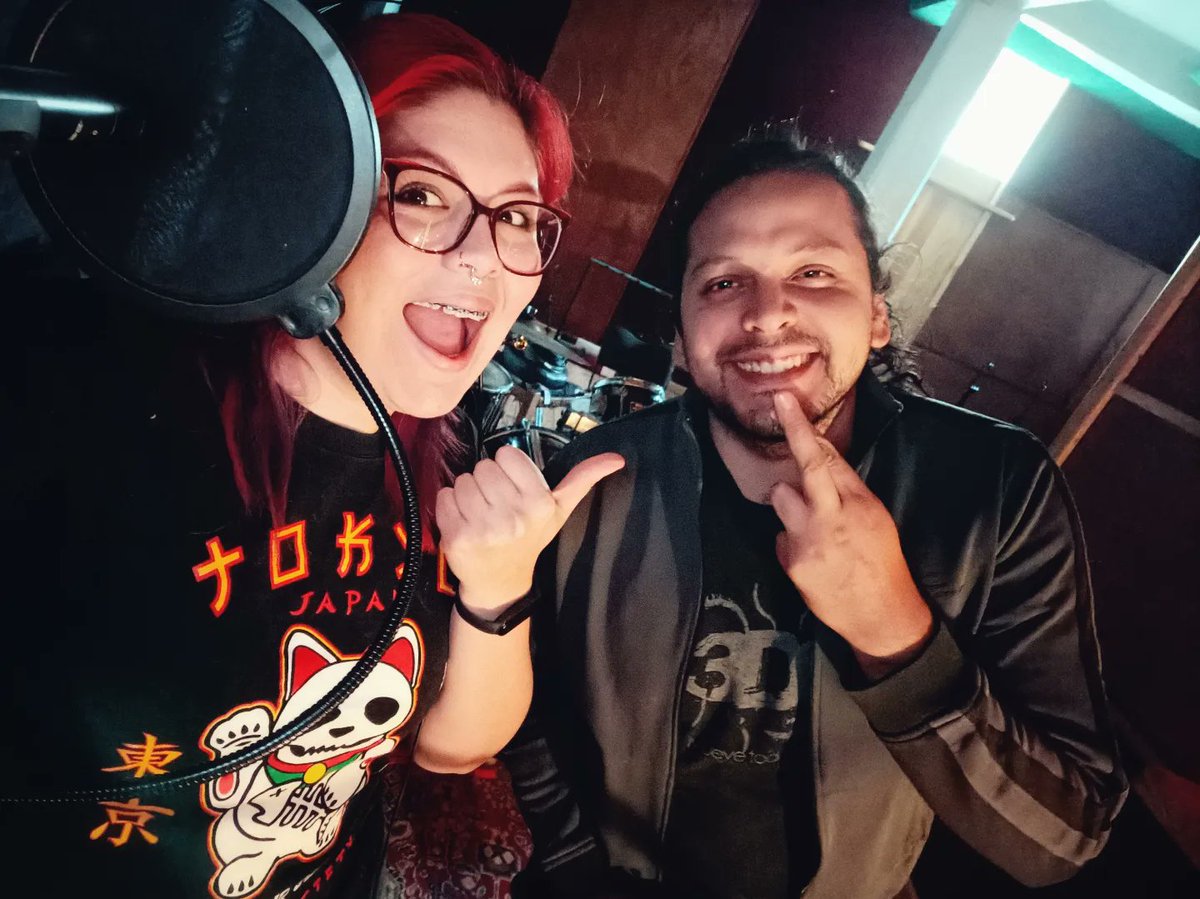 AmeliaWolfBand's tweet photo. Estén pendientes a ft con El Alucinante Jefe del Rock 💖 Les dejamos unas fotitos del proceso tan divertido que tuvimos en la grabación ✨
#AmeliaWolfBand #AmeliaWolf #Music #música #ElAlucinanteJefeDelRock #Rock #Pop #Mayestik https://t.co/EfYQRJEGdK