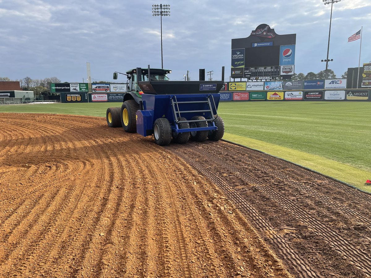 ITACTURF's tweet photo. Productive couple of days @GoSquirrels replacing edges with @CarolinaGreenCo #gameongrass , infield was amended with @DuraEdge infield mix and warning track extensions was done with @LuckEcosystems Red material. #ITACturf is wishing the Squirrels a great start to there season. https://t.co/qihUP0tLfJ