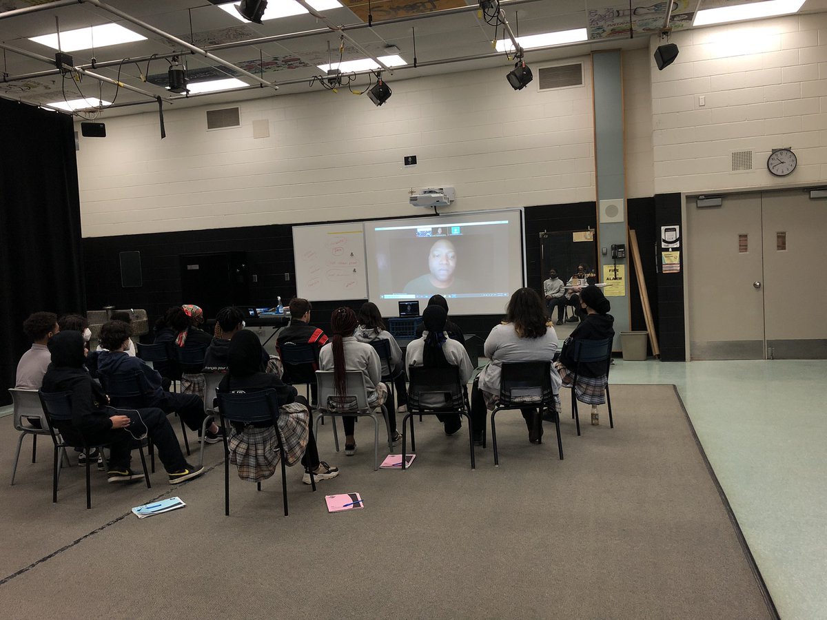 artsnd710's tweet photo. Senior Drama class participated in a Hip Hop Theatre workshop with Omari Newton!! Thanks NAC!!!  #ocsbARTS #NotreDame https://t.co/aH1qQKUyAJ