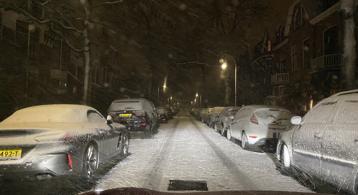 L_galen's tweet photo. @hdhaarlem Haarlem, 31 maart 2022, #sneeuw https://t.co/VGVZNPGvm2