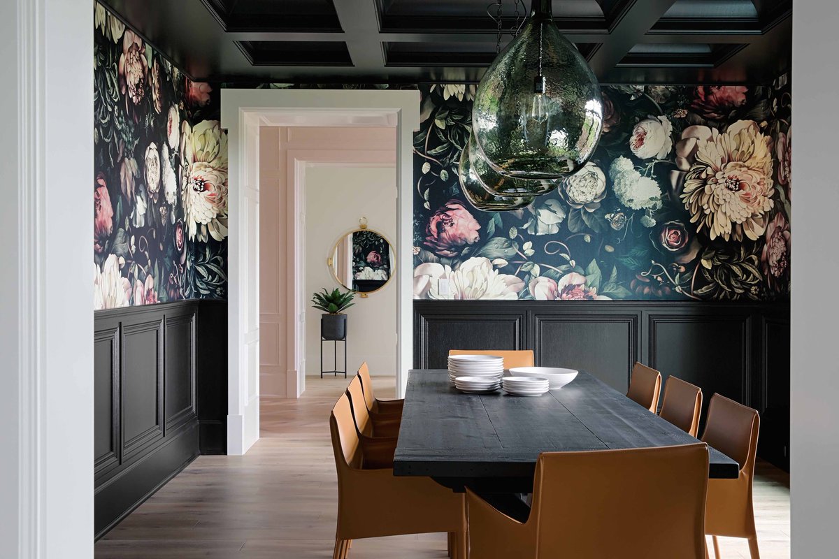 bobbycato's tweet photo. Say goodbye to the accent wall and hello to the painted ceiling. A painted dining room ceiling can set the mood for entertaining. https://t.co/r7sCpwvTHP https://t.co/XOpVzL6zjd
