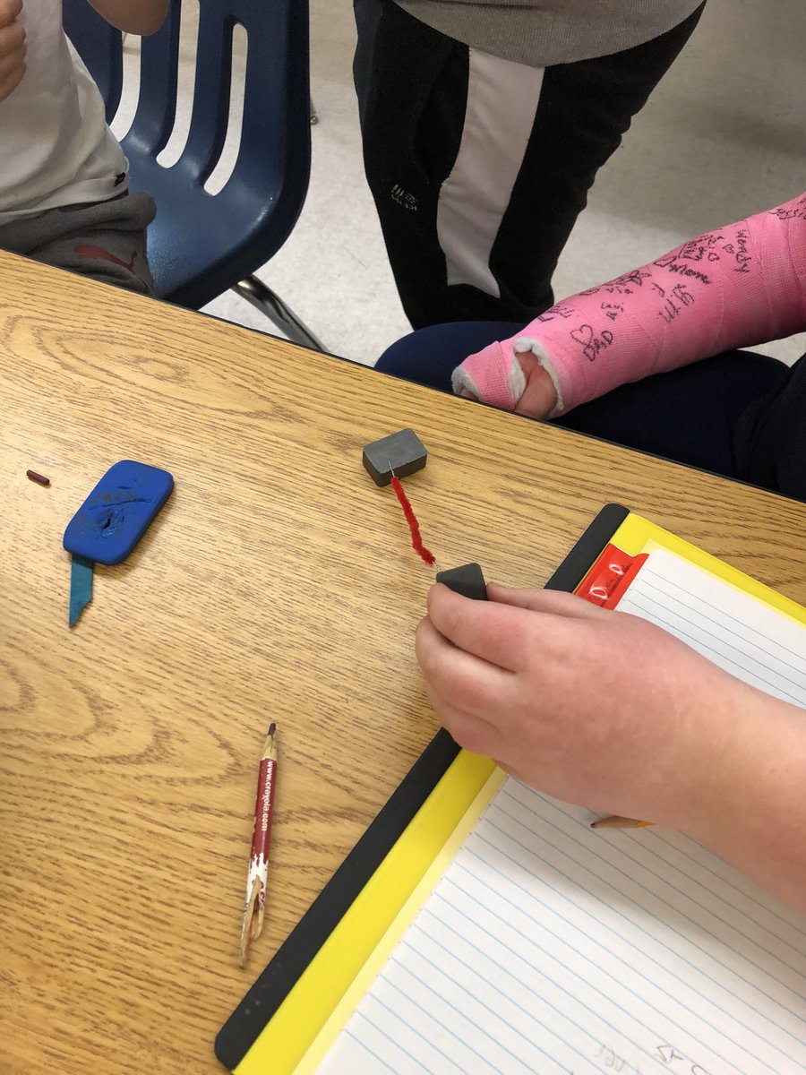 BreanneBeres's tweet photo. @PrideInThePaw 5B also had fun with the magnets today in science class. https://t.co/KukQsj6dHS