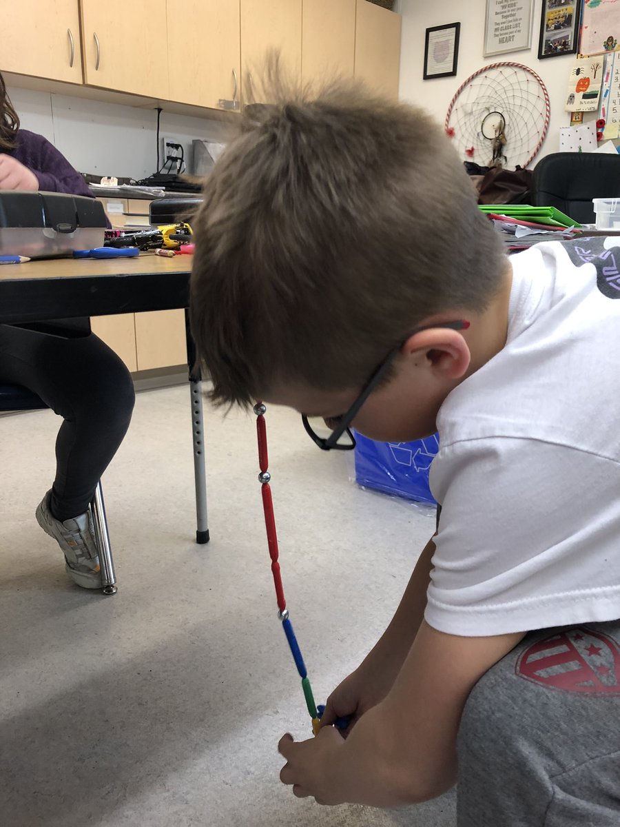 BreanneBeres's tweet photo. @PrideInThePaw 5B also had fun with the magnets today in science class. https://t.co/KukQsj6dHS