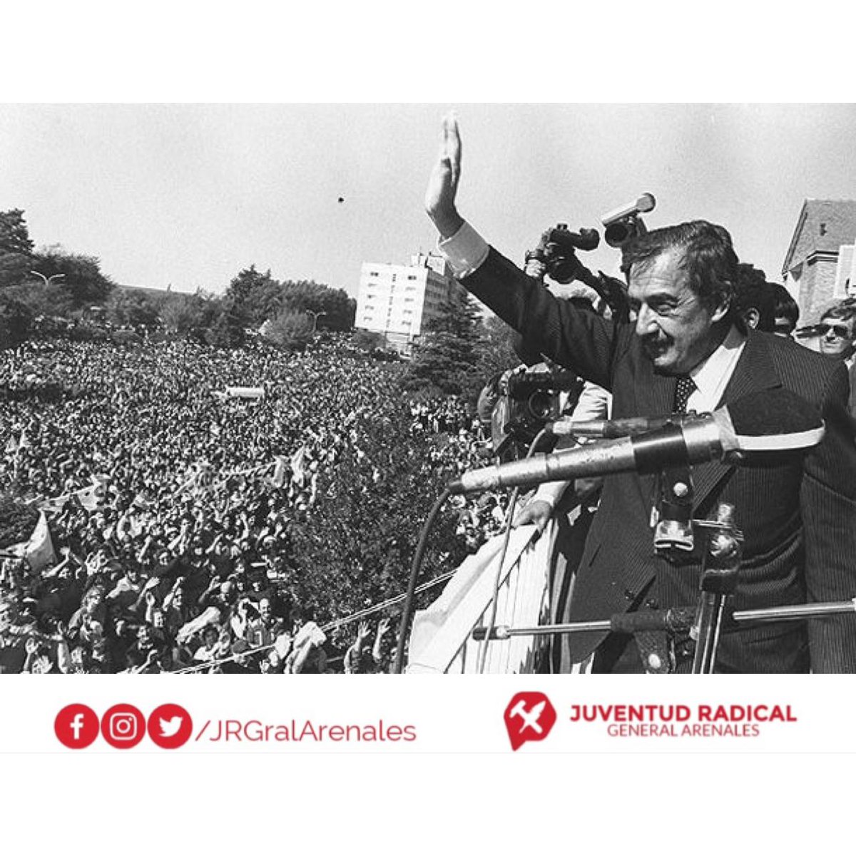JRGralArenales's tweet photo. Hoy, se cumple un nuevo aniversario del fallecimiento del ex presidente Raúl Alfonsin, padre de nuestra democracia. 
En 1983 nos recordaba que en la desunión el único que pierde es el pueblo. Hoy seguimos reivindicando sus valores, convicciones y su mensaje.

¡GRACIAS RAÚL! 🇵🇱🇦🇷 https://t.co/6TM3HsnWyi