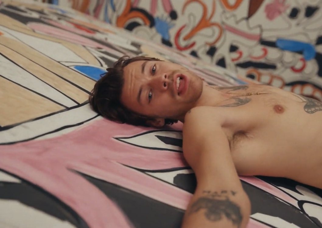 tracklist's tweet photo. ELE ESTÁ DE VOLTA! Harry Styles abre as portas da sua “casa” no clipe de #AsItWas, primeiro single do novo álbum do cantor. Contando com ótimos visuais, o videoclipe já está disponível no YouTube!

ASSISTA: https://t.co/HcROFDX9VX https://t.co/4j2TeYkV3T