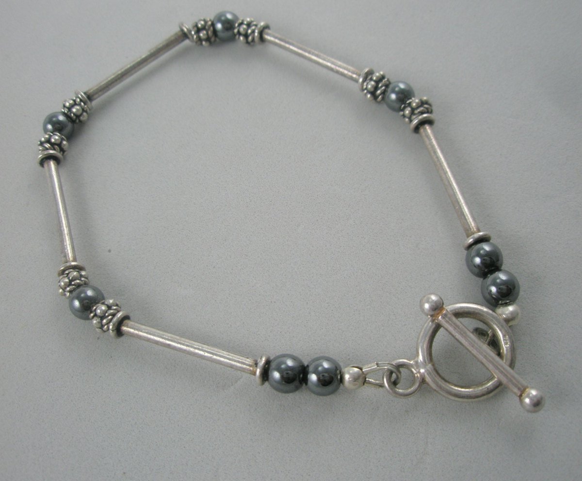 stoneberri's tweet image. Gray and Silver Bracelet tuppu.net/15a93d7 #Stoneberri #Etsy #ToggleClosure