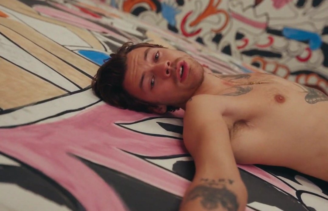esteflvstay's tweet photo. YO DURANTE TODO EL VIDEO DE AS IT WAS 
#HarrysHouse #AsItWas https://t.co/CBpXScUp8y