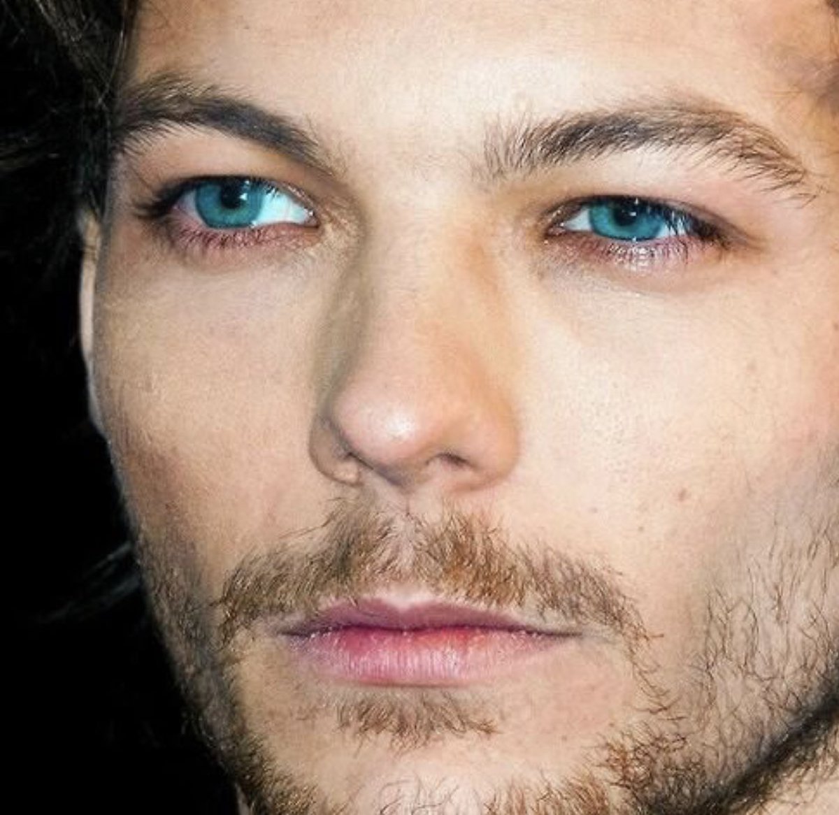 sunflwrharrylou's tweet photo. i just think that the woman in the music video having bright sea blue eyes is so beautiful https://t.co/I69jlak7D2