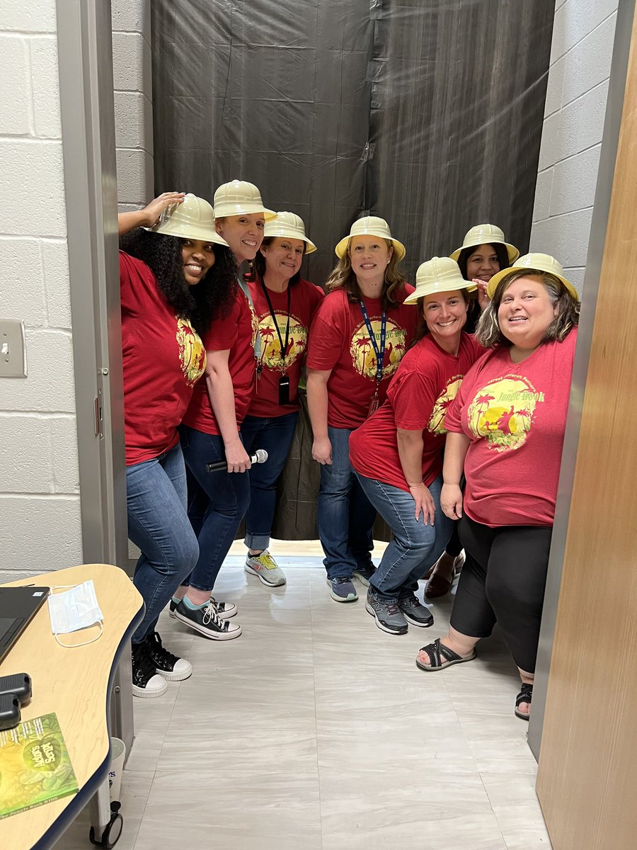 MrsPowell1B's tweet photo. Get you some teacher friends like the ones at Park Street! #teamJungleBook @ParkStEle @PSE_Principal @AP_AlexSoto @aconover09 @msadeowens @renshaw_nicole https://t.co/xgBrEha2Oq