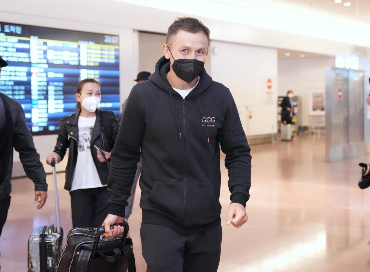 Byronsaavedra's tweet photo. 🇯🇵 Ya está en Japón ✈️ 

 🇰🇿 @GGGBoxing se ha reportado este 31 de marzo en el Aeropuerto Internacional de Haneda, en Tokio, para la batalla del 9 de abril con el peleador local Ryota Murata. 

📸 es del maestro Naoki Fukuda 🥇 https://t.co/H78keVCyT9