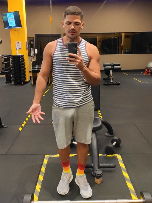 Bem v1ad1nho com minha meia nova! https://t.co/HECfeC0zZ1