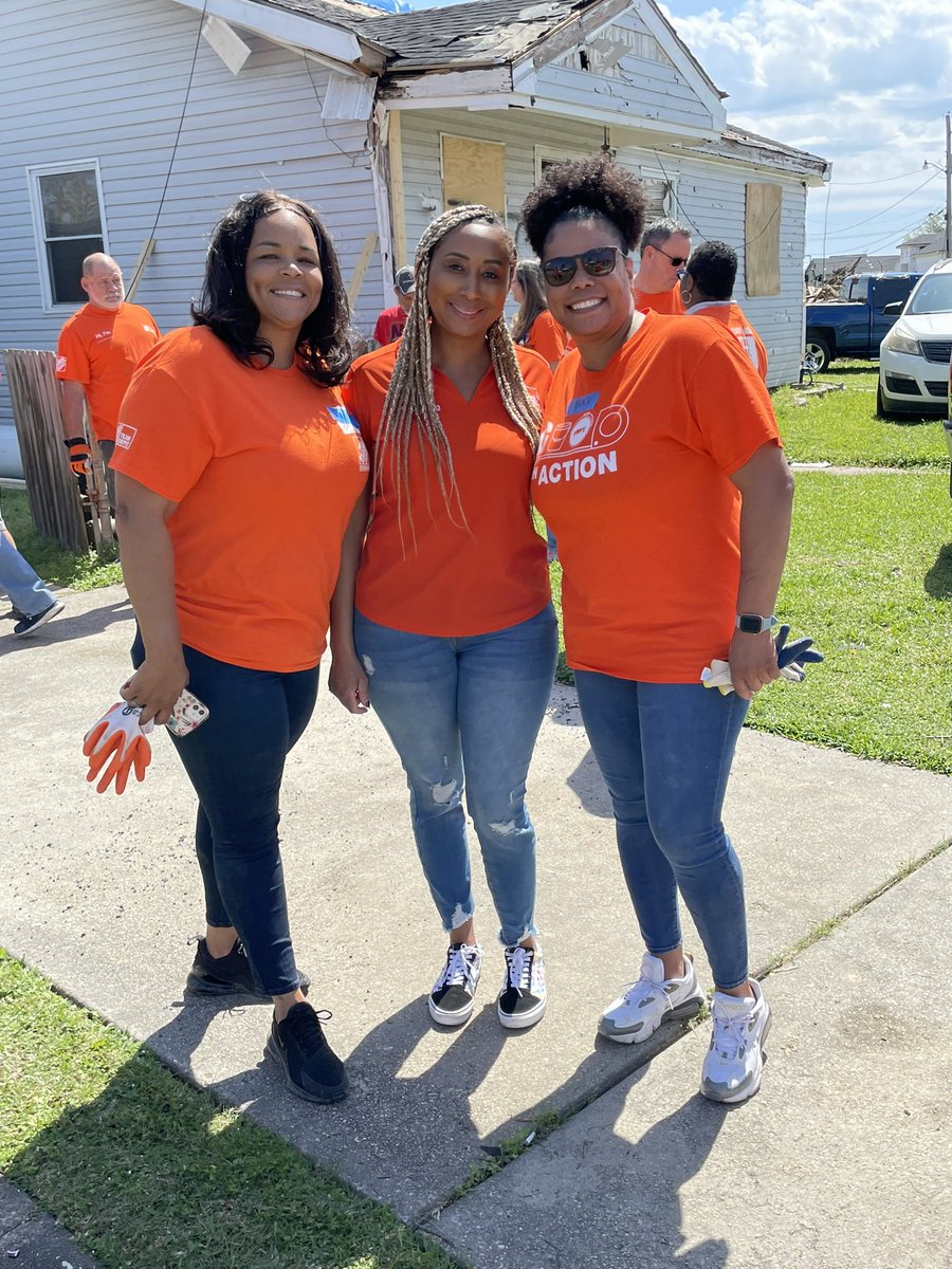 KatrinaTHD1's tweet photo. Thank you too all these leaders who showed up to assist D132 in giving back. It’s the culture! #TeamDepot @HomeDepotFound #Market5 @ChrisDurand_HD @HDDistrict132 #D4 #D238. https://t.co/gFC1Z0vshN